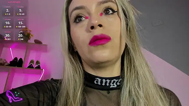 RayaCarr  online show from 20, 1, 2025