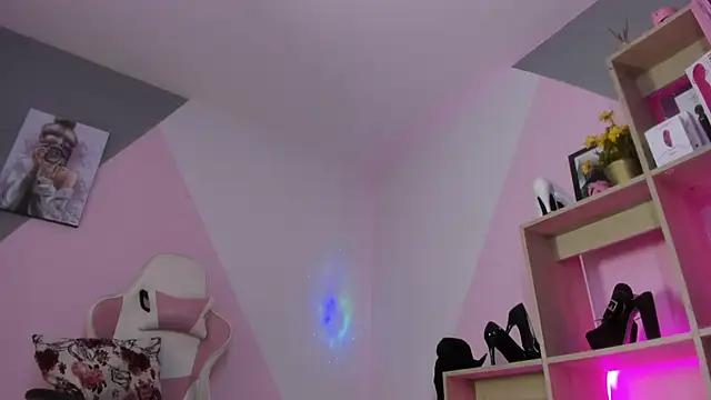 Snapshot of RayaCarr_ chatting on 21, 10, 2025 RayaCarr  online show from 21, 10, 2025