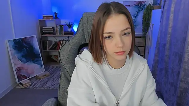 Snapshot of PamBeesly chatting on 7, 10, 2025 PamBeesly online show from 7, 10, 2025