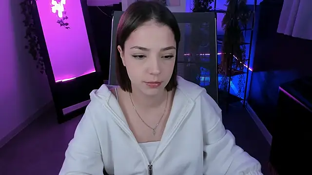 Snapshot of PamBeesly chatting on 21, 10, 2025 PamBeesly online show from 21, 10, 2025