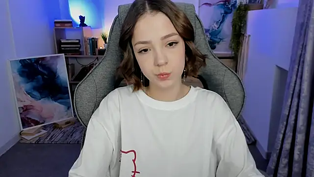 Snapshot of PamBeesly chatting on 4, 11, 2025 PamBeesly online show from 4, 11, 2025