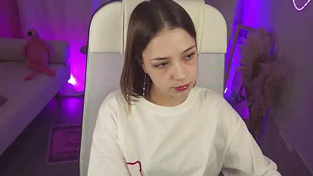 PamBeesly online show from 12, 11, 2025