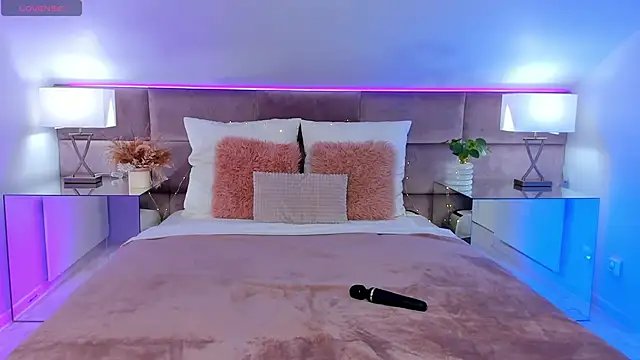 Snapshot of SusanBlair chatting on 26, 10, 2025 SusanBlair online show from 26, 10, 2025