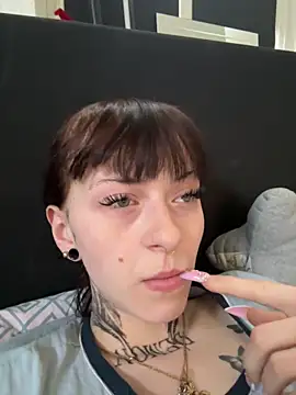 Ciara2004 online show from 16, 12, 2025