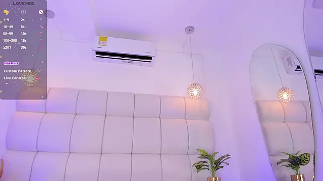 Snapshot of AnthonelaRusso_ chatting on 8, 3, 2025 AnthonelaRusso online show from 8, 3, 2025