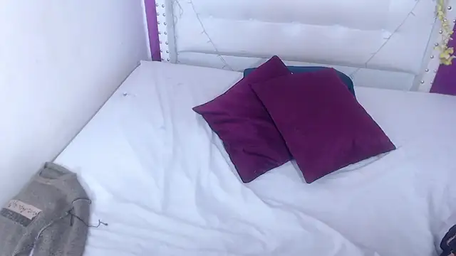 Snapshot of tinyy_whore18 chatting on 17, 12, 2025 tinyy whore18 online show from 17, 12, 2025