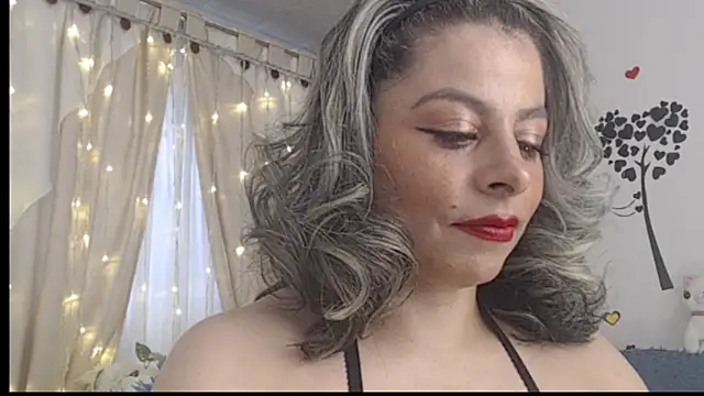 Snapshot of massing_6 chatting on 27, 10, 2025 massing 6 online show from 27, 10, 2025