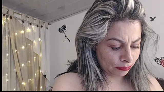 Snapshot of massing_6 chatting on 9, 11, 2025 massing 6 online show from 9, 11, 2025