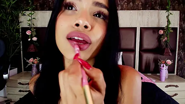 Bella Smiith  online show from 5, 11, 2025