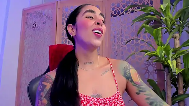 Snapshot of sophierooy22 chatting on 26, 12, 2024 sophierooy22 online show from 26, 12, 2024