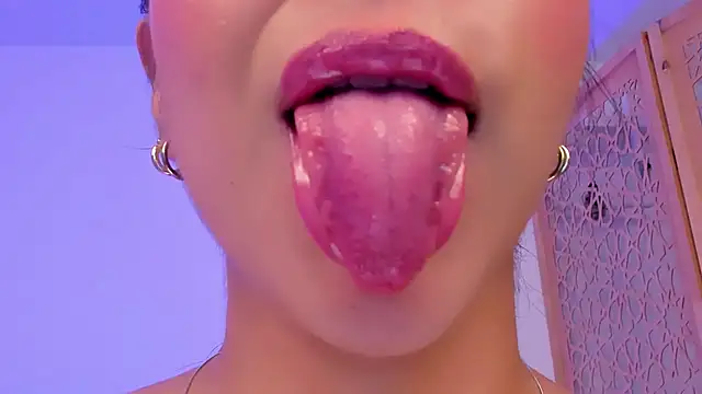 Snapshot of sophierooy22 chatting on 13, 1, 2025 sophierooy22 online show from 13, 1, 2025