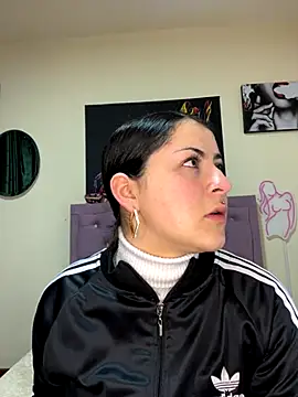 Emmie Hot online show from 17, 10, 2025