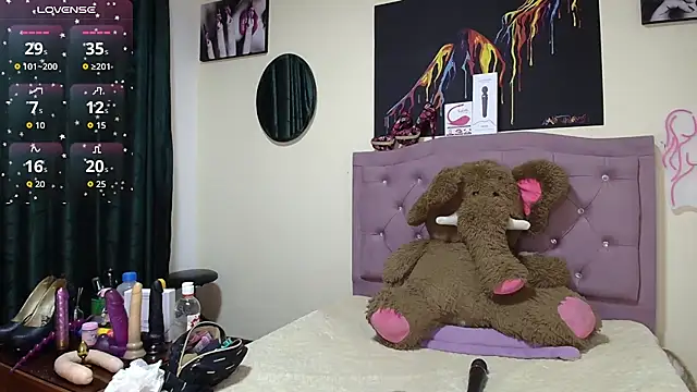 Emmie Hot online show from 3, 11, 2025