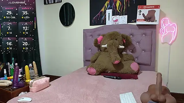 Emmie Hot online show from 11, 5, 2026