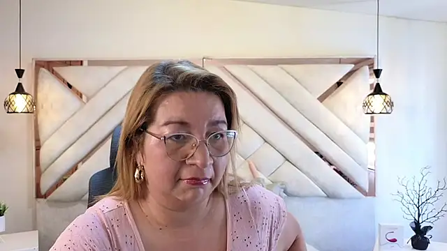 maylinlee online show from 15, 2, 2025