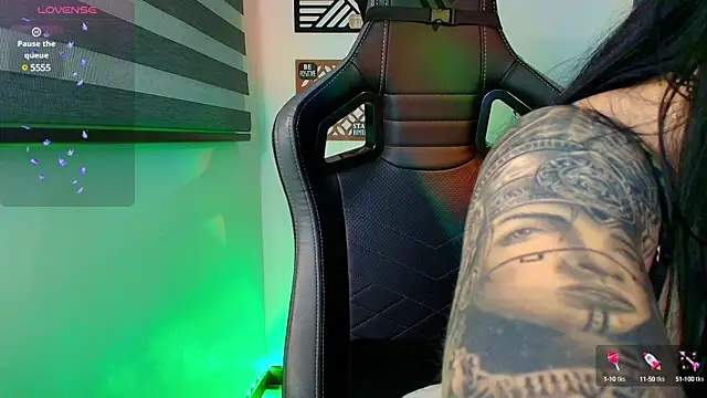 Snapshot of love_sharol_ chatting on 1, 3, 2025 love sharol  online show from 1, 3, 2025