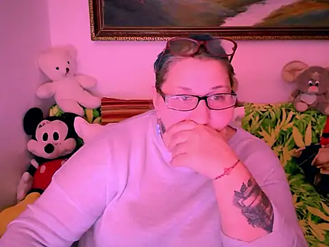 Snapshot of mayamayx chatting on 13, 10, 2025 mayamayx online show from 13, 10, 2025