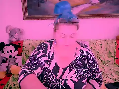 Snapshot of mayamayx chatting on 17, 10, 2025 mayamayx online show from 17, 10, 2025