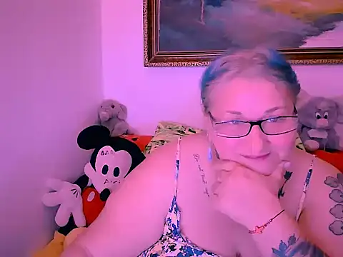 Snapshot of mayamayx chatting on 26, 10, 2025 mayamayx online show from 26, 10, 2025