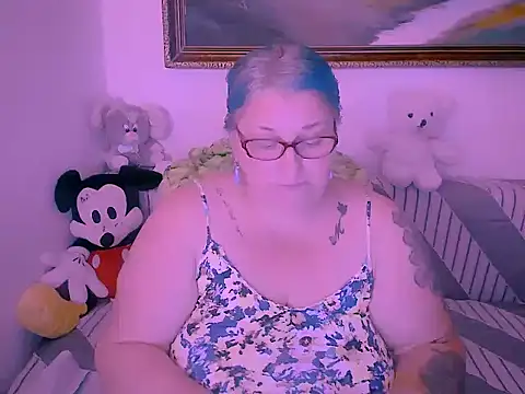 Snapshot of mayamayx chatting on 7, 11, 2025 mayamayx online show from 7, 11, 2025