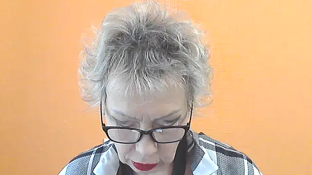 NessyJenixs online show from 5, 10, 2025