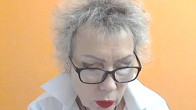 NessyJenixs online show from 10, 10, 2025