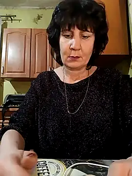 Snapshot of Laura_Kiss chatting on 8, 3, 2025 Laura Kiss online show from 8, 3, 2025