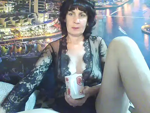 Snapshot of Laura_Kiss chatting on 8, 9, 2025 Laura Kiss online show from 8, 9, 2025