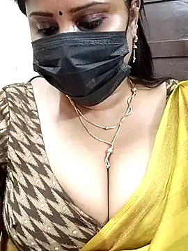 Queenflowerr online show from 4, 3, 2025