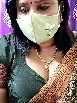 Snapshot of Queenflowerr chatting on 25, 10, 2025 Queenflowerr online show from 25, 10, 2025