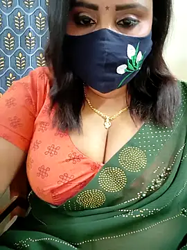 Snapshot of Queenflowerr chatting on 18, 4, 2026 Queenflowerr online show from 18, 4, 2026
