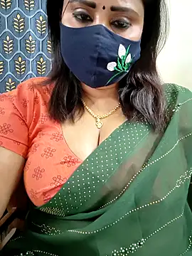 Snapshot of Queenflowerr chatting on 19, 4, 2026 Queenflowerr online show from 19, 4, 2026