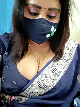 Snapshot of Queenflowerr chatting on 30, 4, 2026 Queenflowerr online show from 30, 4, 2026