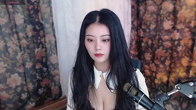 cat-lady-6688 online show from 27, 2, 2025