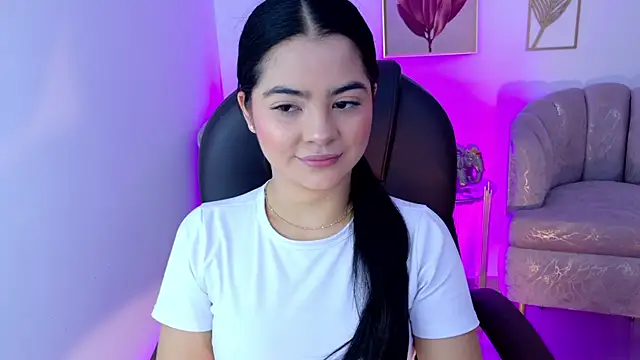Snapshot of Layla_Breezee chatting on 26, 4, 2026 Layla Breezee online show from 26, 4, 2026