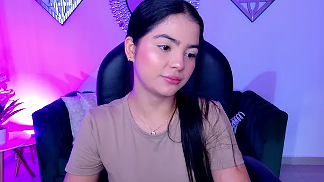 Snapshot of Layla_Breezee chatting on 6, 5, 2026 Layla Breezee online show from 6, 5, 2026
