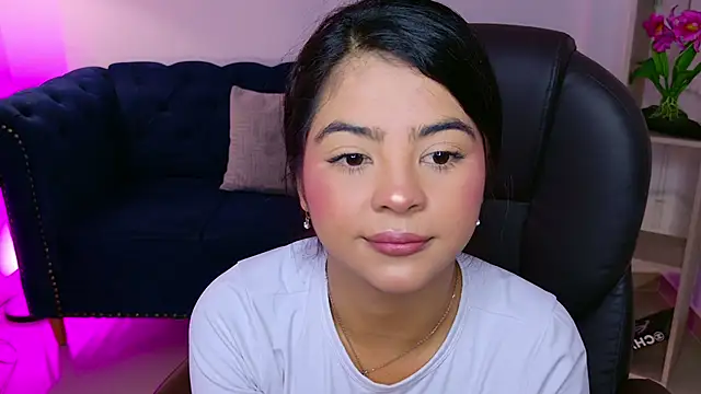 Snapshot of Layla_Breezee chatting on 8, 5, 2026 Layla Breezee online show from 8, 5, 2026