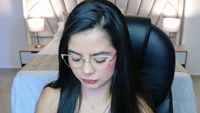 Snapshot of Layla_Breezee chatting on 12, 7, 2026 Layla Breezee online show from 12, 7, 2026