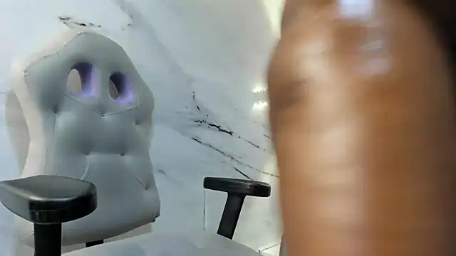 Snapshot of nefertiti_ebony chatting on 4, 2, 2025 nefertiti ebony online show from 4, 2, 2025