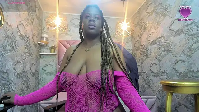 Snapshot of nefertiti_ebony chatting on 28, 10, 2025 nefertiti ebony online show from 28, 10, 2025