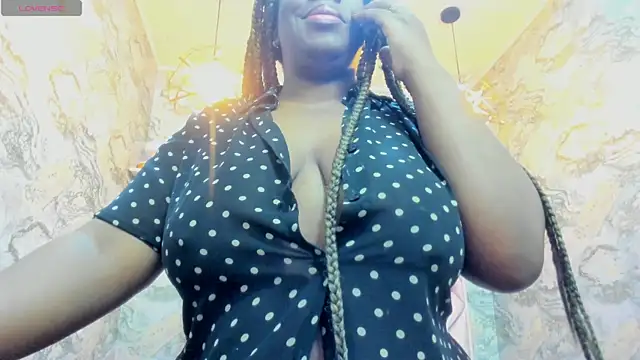 Snapshot of nefertiti_ebony chatting on 2, 12, 2025 nefertiti ebony online show from 2, 12, 2025