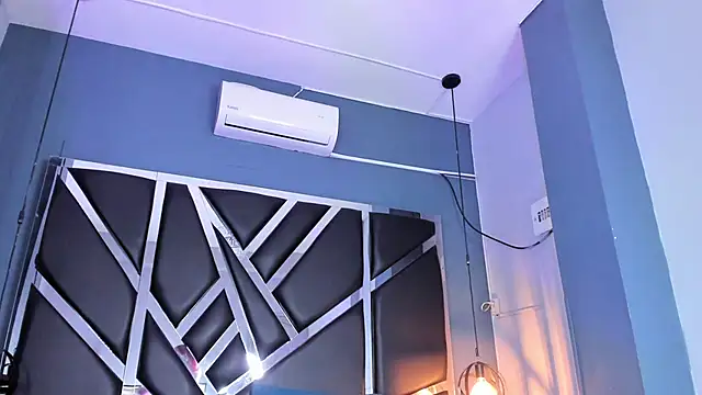 Raven jade  online show from 26, 1, 2025