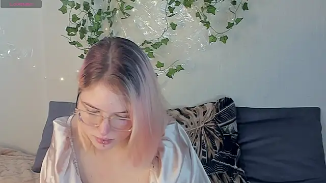 Manic pixie  online show from 12, 9, 2025