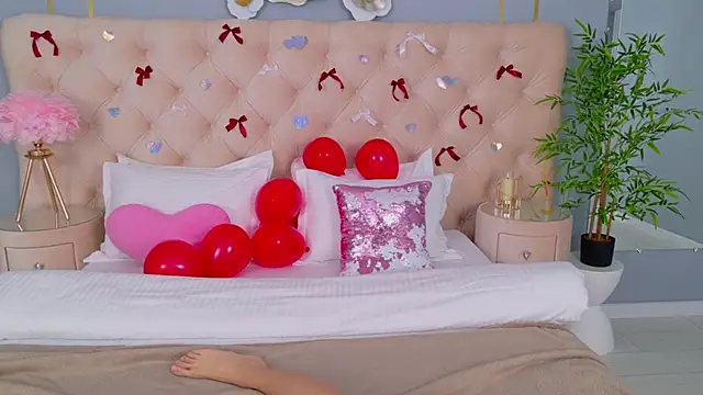 Snapshot of SandraTucker chatting on 8, 2, 2026 SandraTucker online show from 8, 2, 2026