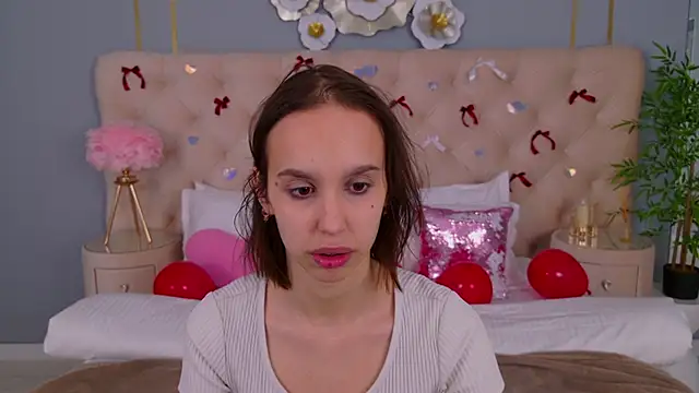 Snapshot of SandraTucker chatting on 9, 2, 2026 SandraTucker online show from 9, 2, 2026