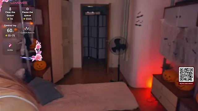 LynetHakes online show from 20, 10, 2025