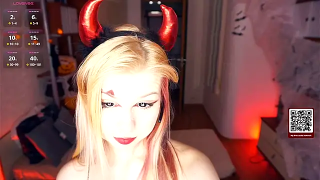 LynetHakes online show from 31, 10, 2025