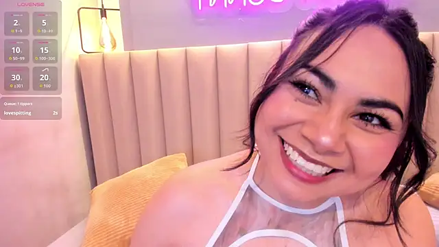 Snapshot of Naomymonroe_ chatting on 12, 4, 2026 Naomymonroe online show from 12, 4, 2026