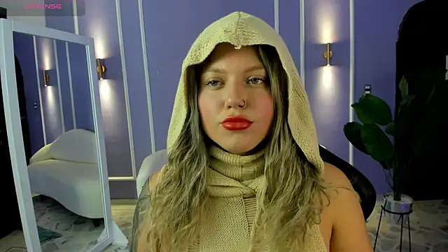 alaia greyy online show from 24, 9, 2025