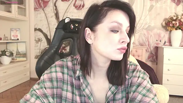 BritneyBarker online show from 13, 10, 2025